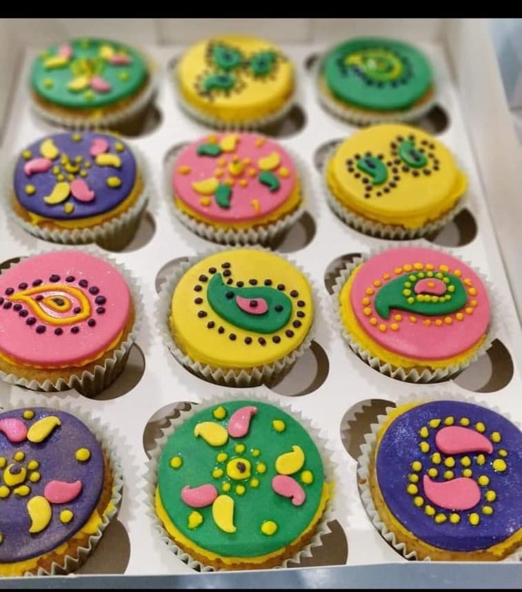 Cupcakes cake design 4