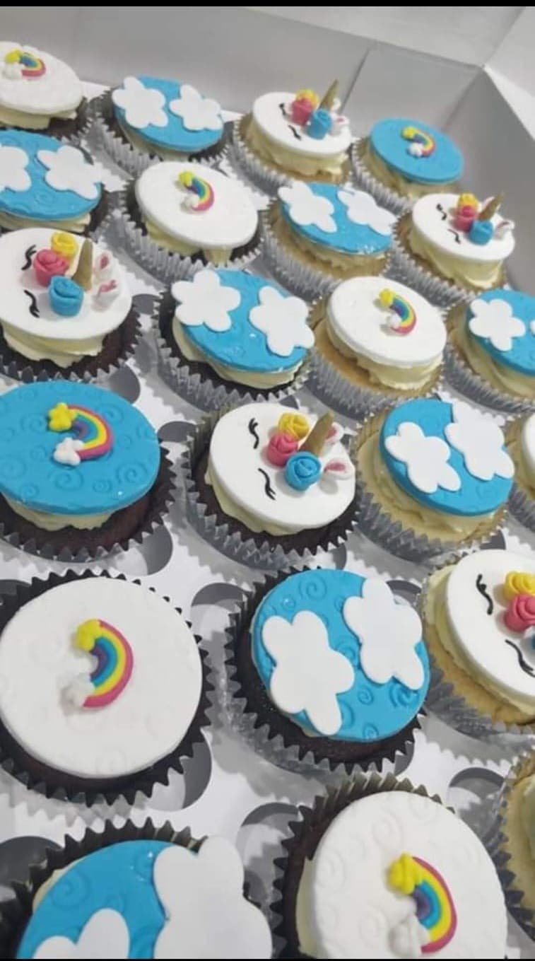 Cupcakes cake design 5