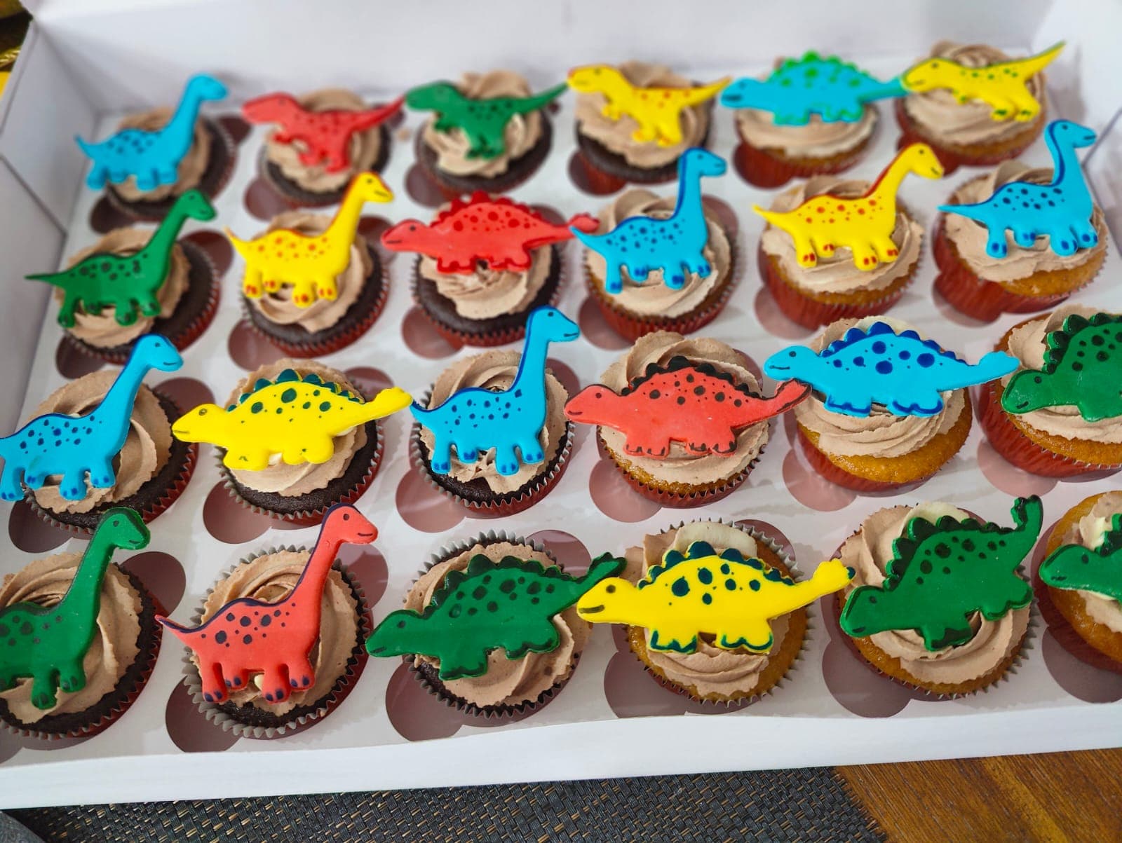 Cupcakes cake design 6