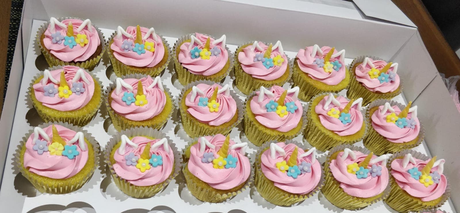 Cupcakes cake design 9