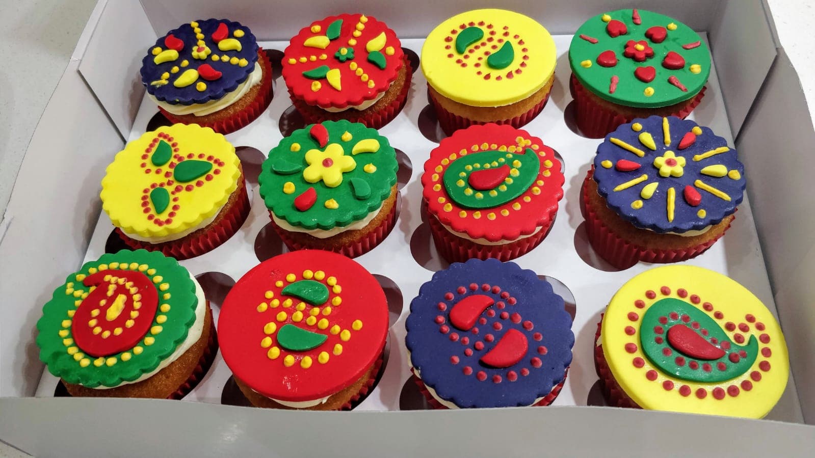 Cupcakes cake design 12