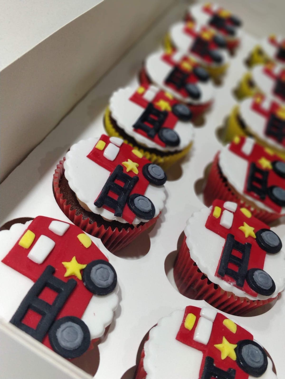 Cupcakes cake design 16