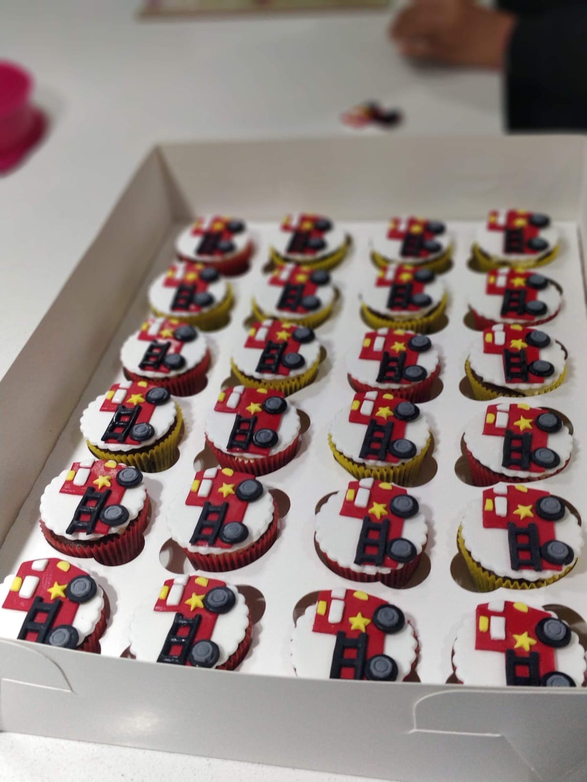 Cupcakes cake design 18